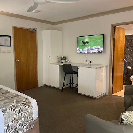 Oasis Inn Ulladulla - Welcoming Guests 18 Years And Older Bagian luar foto