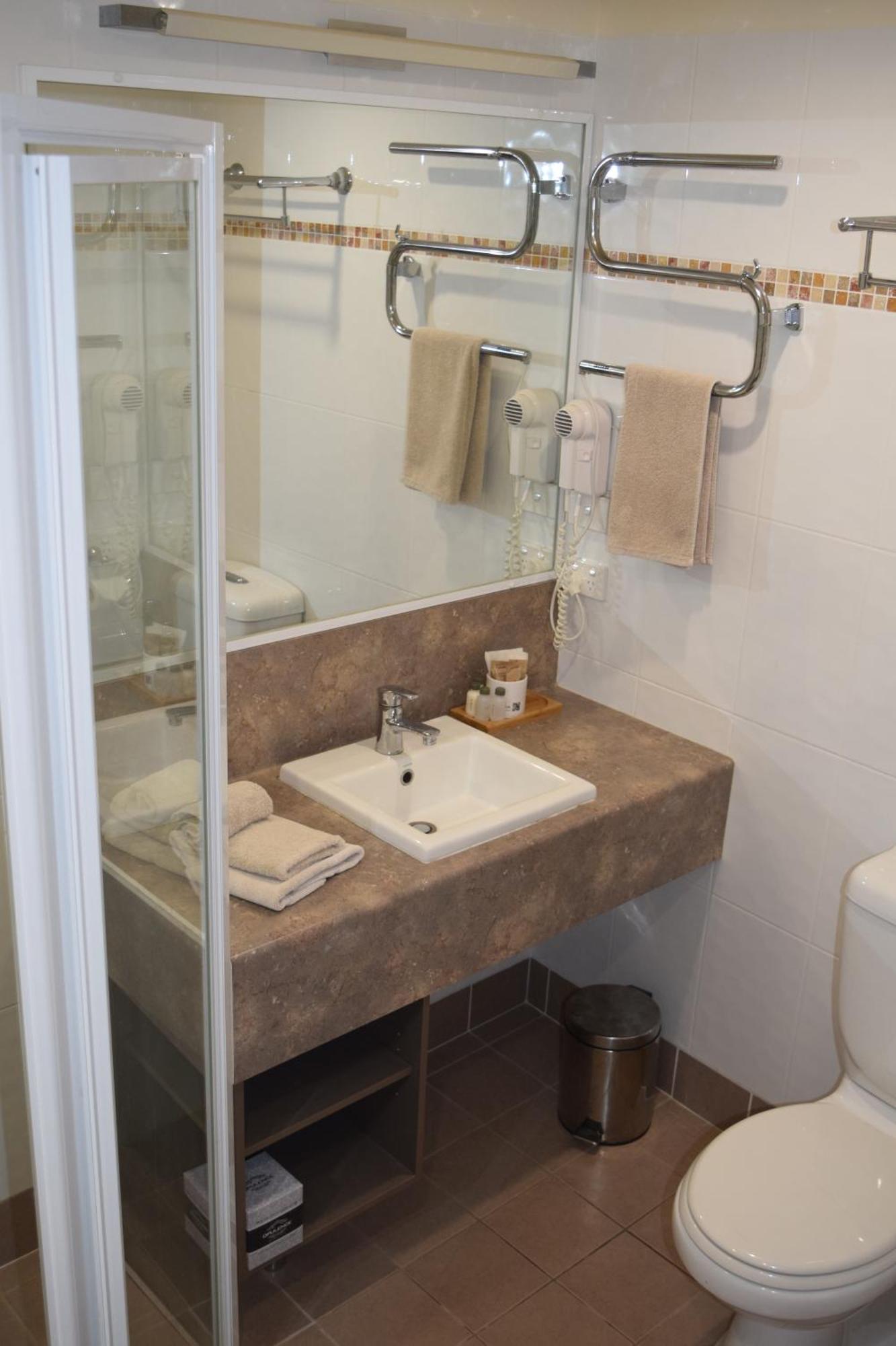 Oasis Inn Ulladulla - Welcoming Guests 18 Years And Older Bagian luar foto