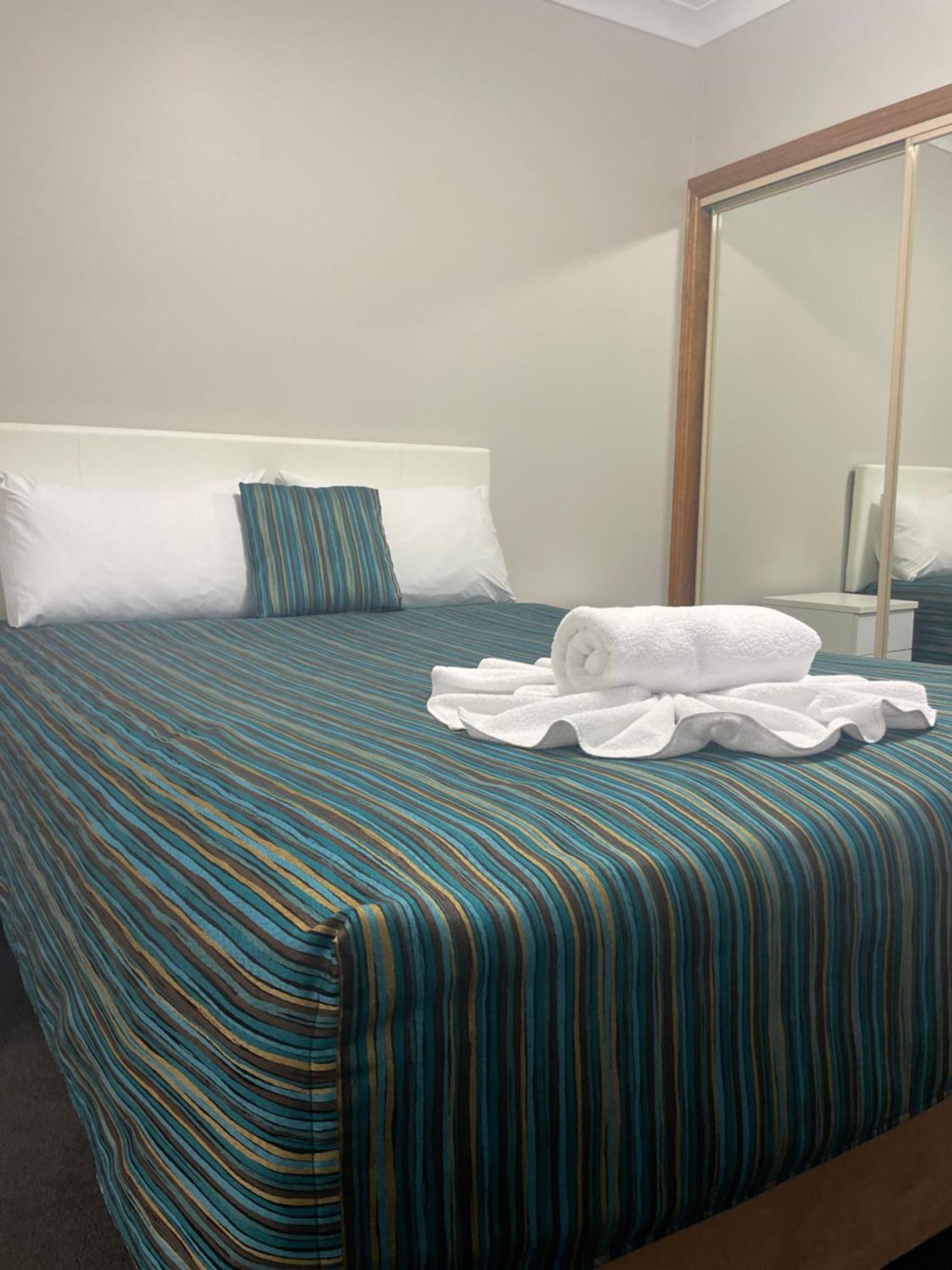 Oasis Inn Ulladulla - Welcoming Guests 18 Years And Older Bagian luar foto