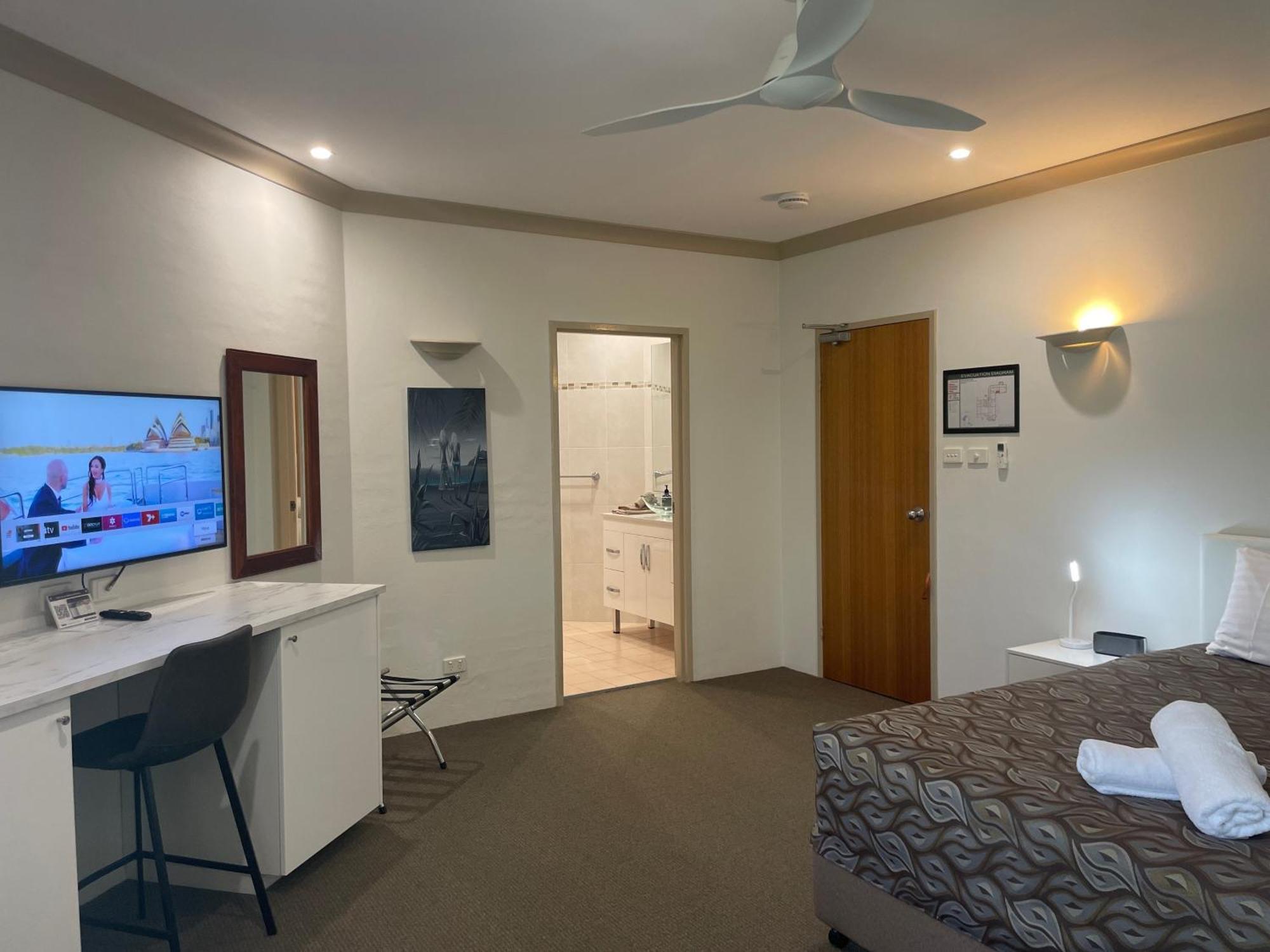 Oasis Inn Ulladulla - Welcoming Guests 18 Years And Older Bagian luar foto