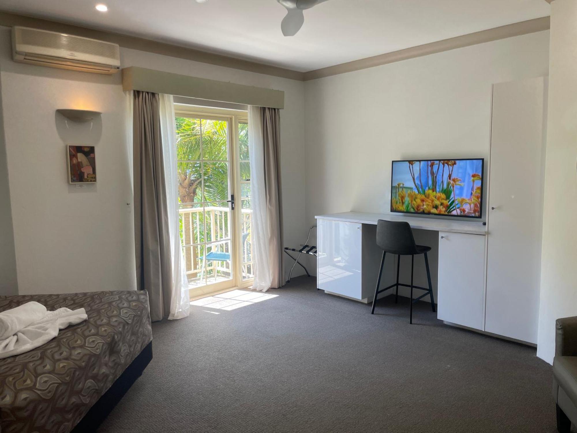 Oasis Inn Ulladulla - Welcoming Guests 18 Years And Older Bagian luar foto