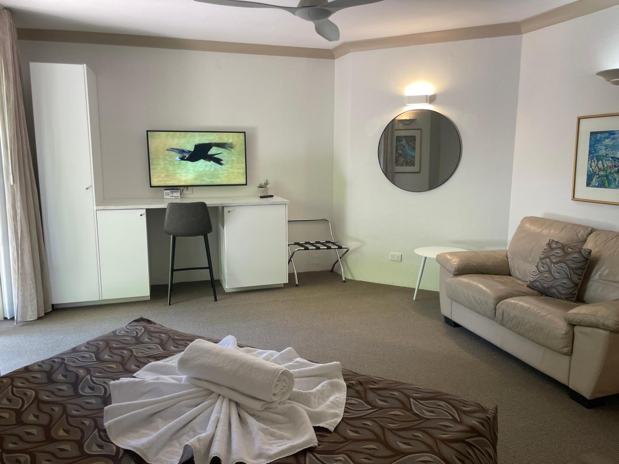 Oasis Inn Ulladulla - Welcoming Guests 18 Years And Older Bagian luar foto