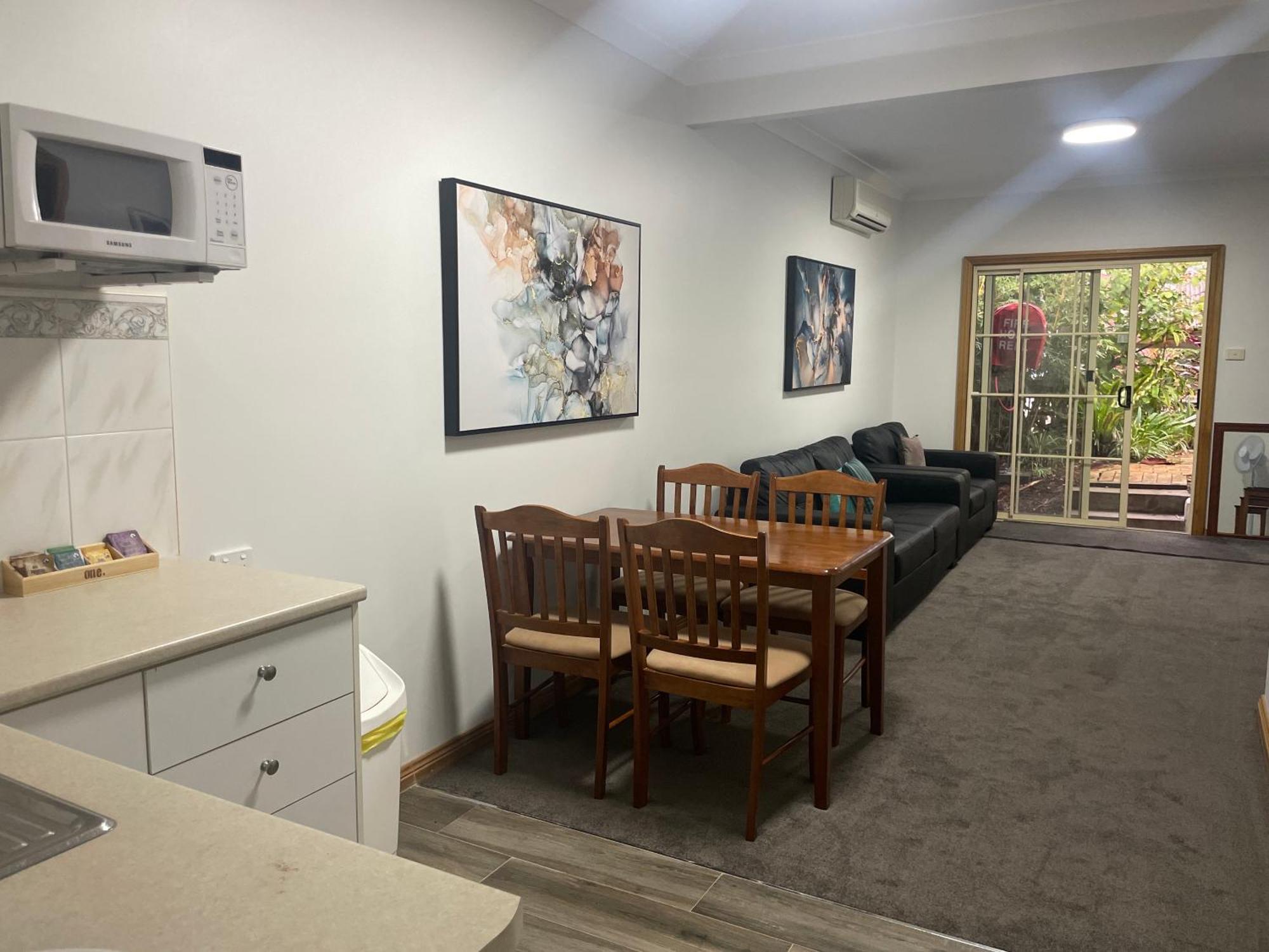 Oasis Inn Ulladulla - Welcoming Guests 18 Years And Older Bagian luar foto
