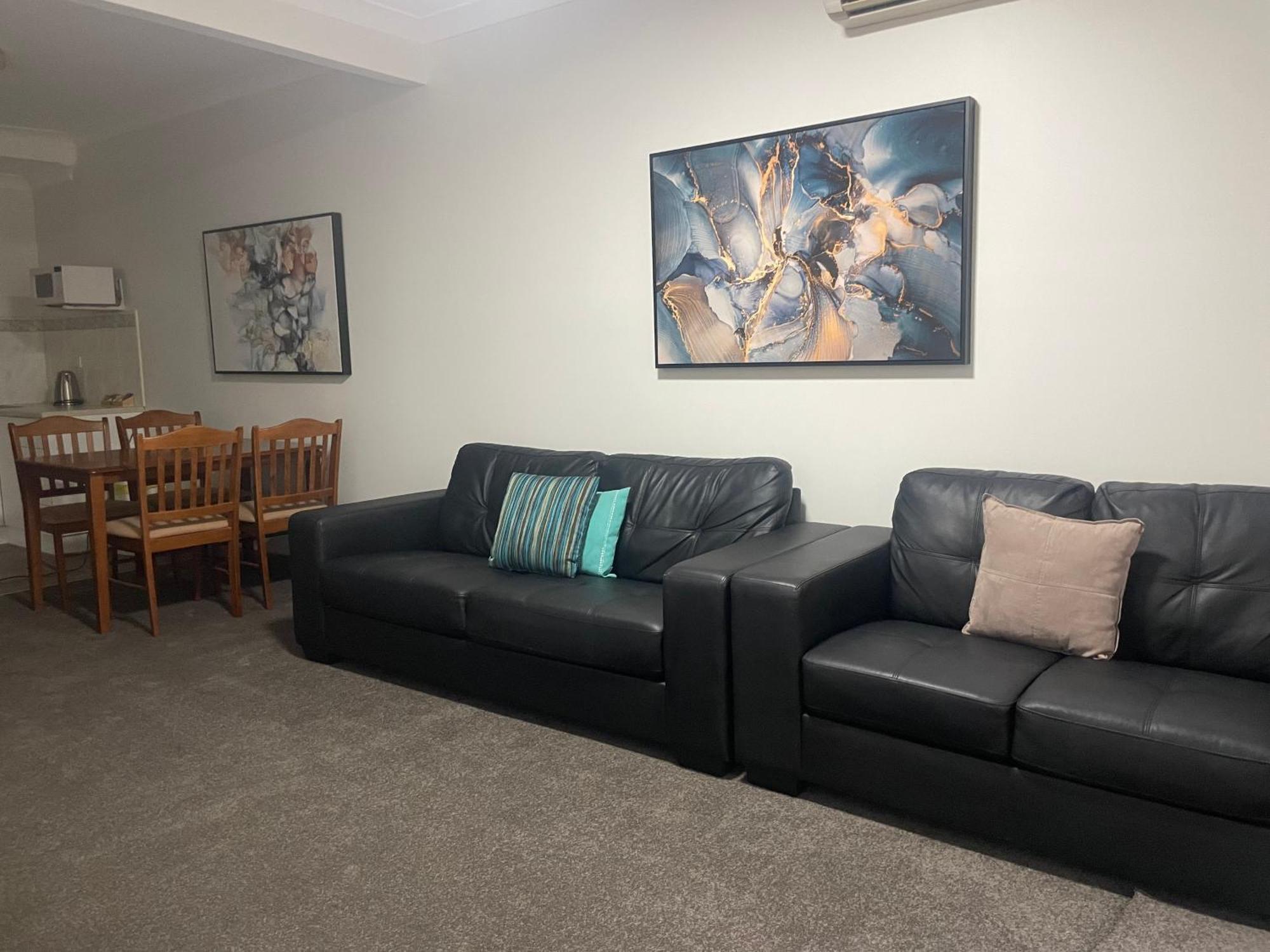 Oasis Inn Ulladulla - Welcoming Guests 18 Years And Older Bagian luar foto